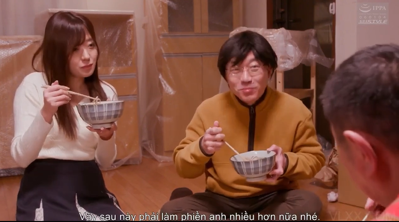 Hưng phấn và kích thích khi nhìn vợ bị người khác địt lão chồng biến thái