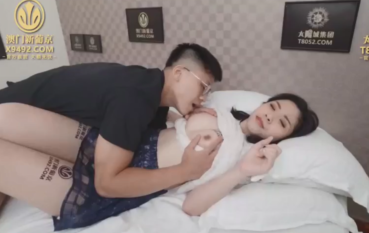 Mua dâm em gái hàng xóm tuổi teen xinh đẹp