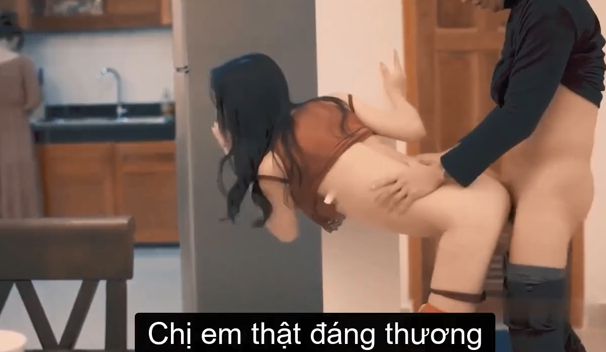 Vietsub china đụ em gái vợ ngay sau lưng vợ đang nấu bữa tối